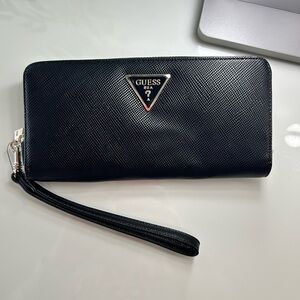 GUESS BLACK ZIP AROUND WALLET